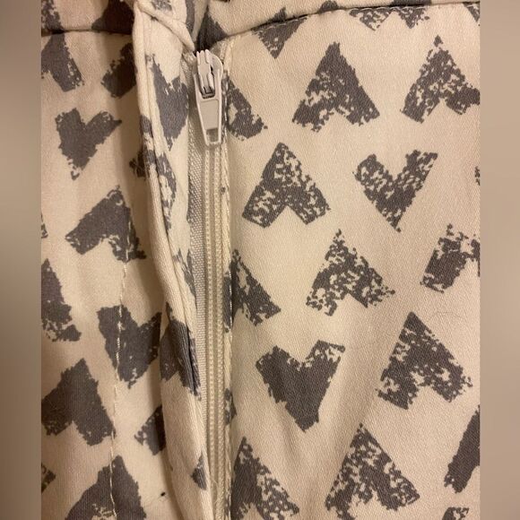Womens Zac & Rachel Crop Pants Size 12 White with Gray Hearts NWT - Picture 4 of 9